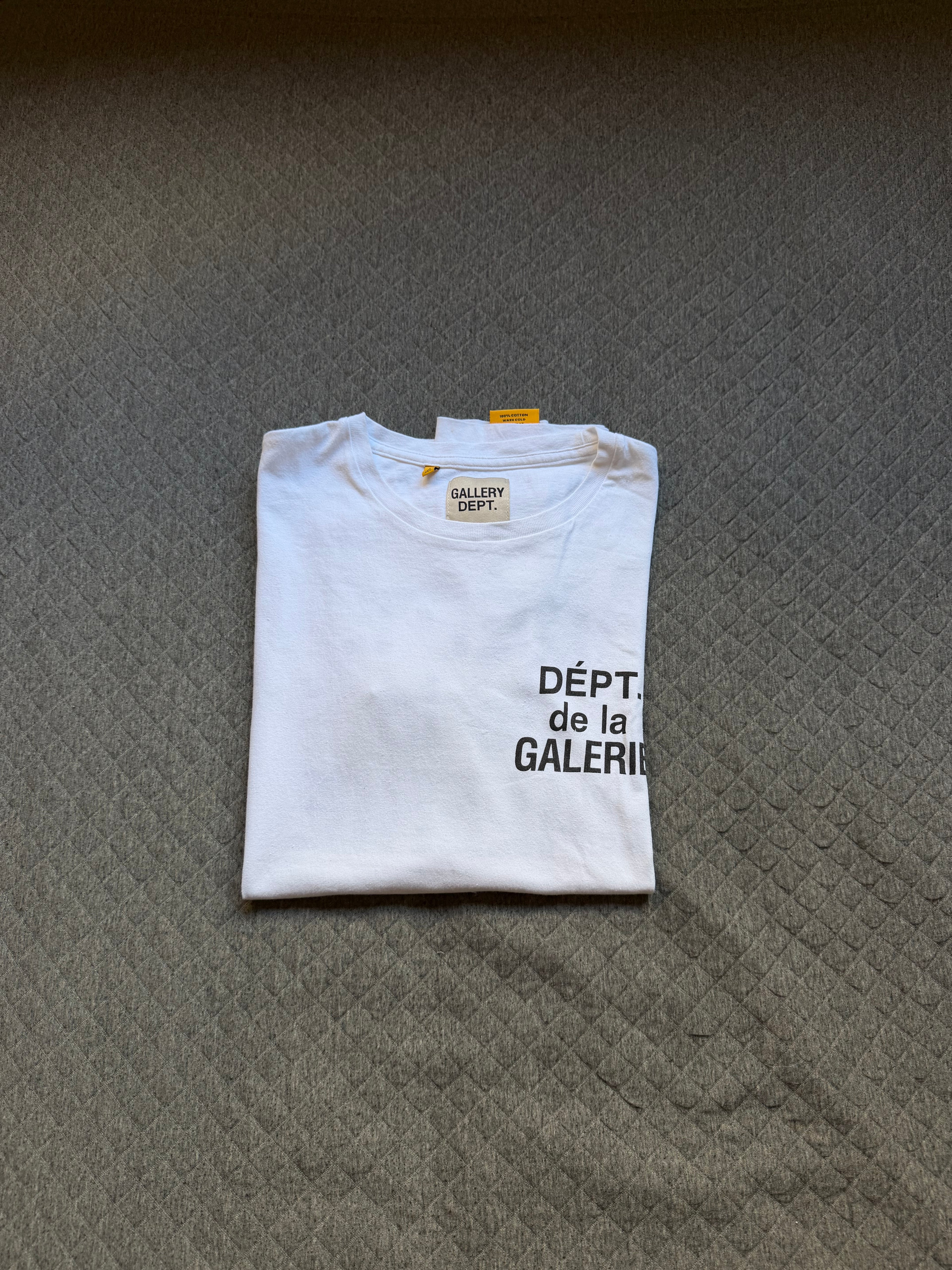 Camiseta Gallery Dept