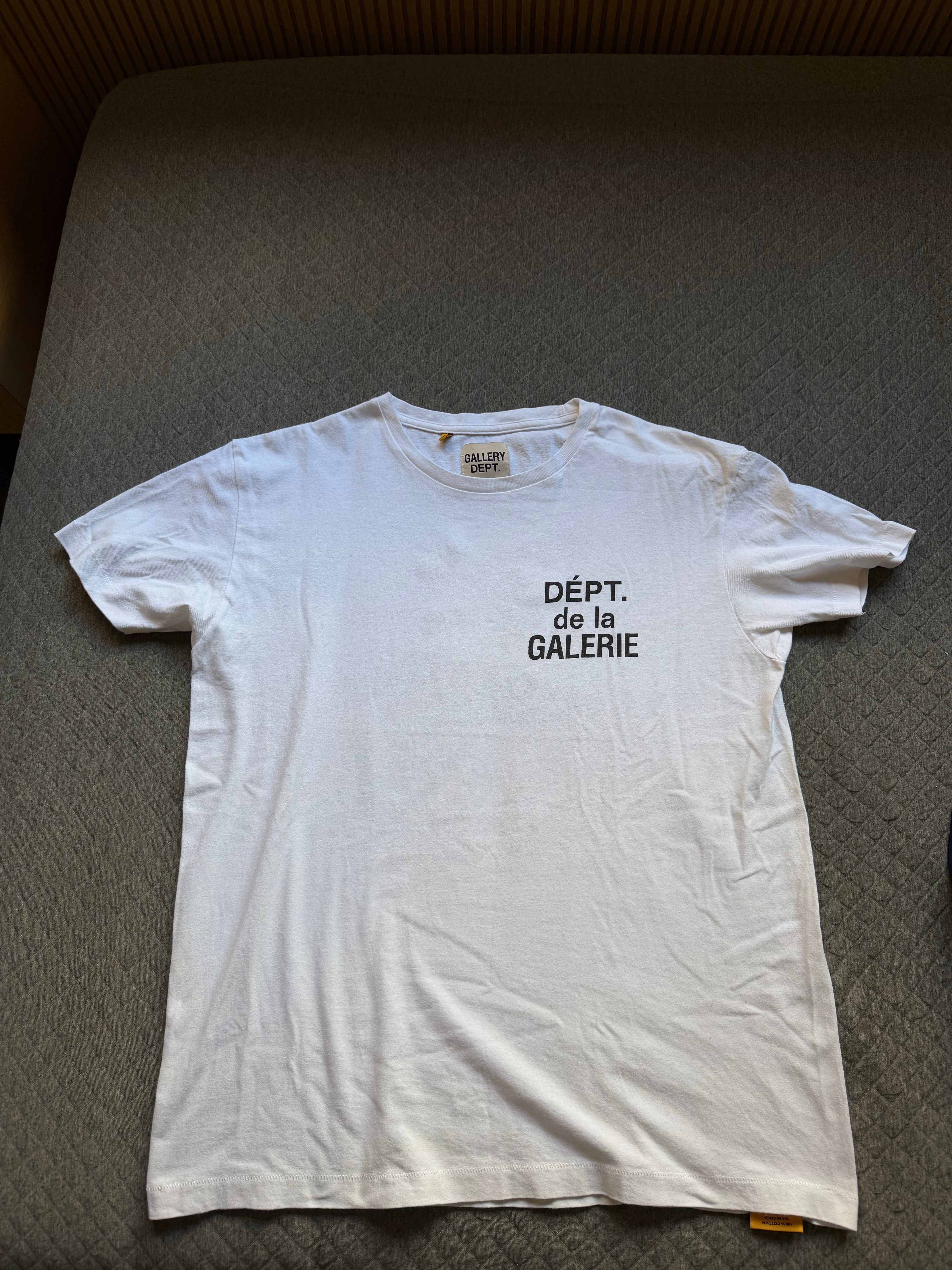 Camiseta Gallery Dept