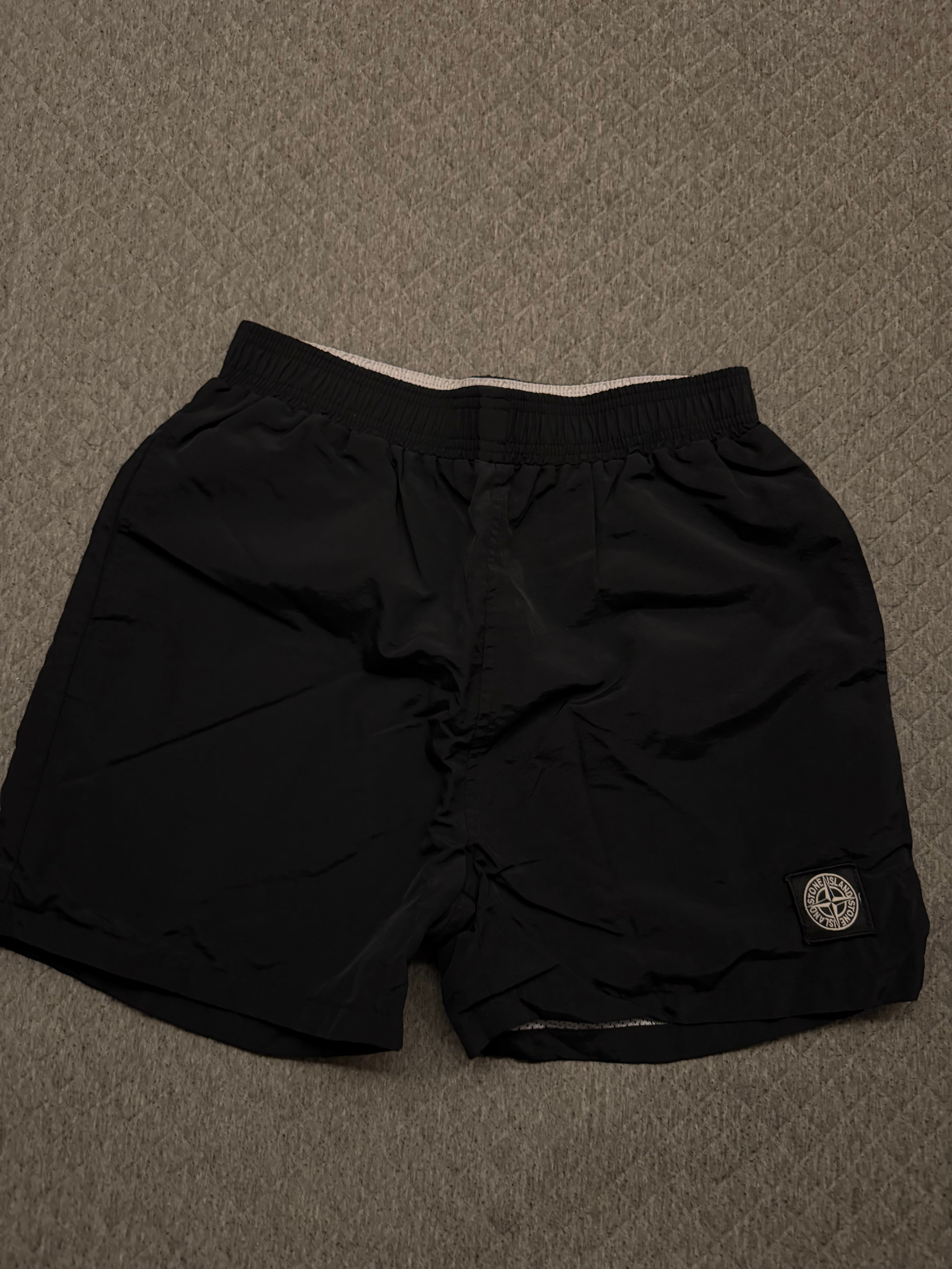 Short Stone Island